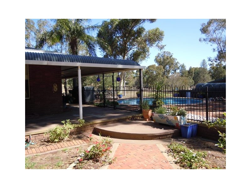4 Bells Road, Narrandera NSW 2700