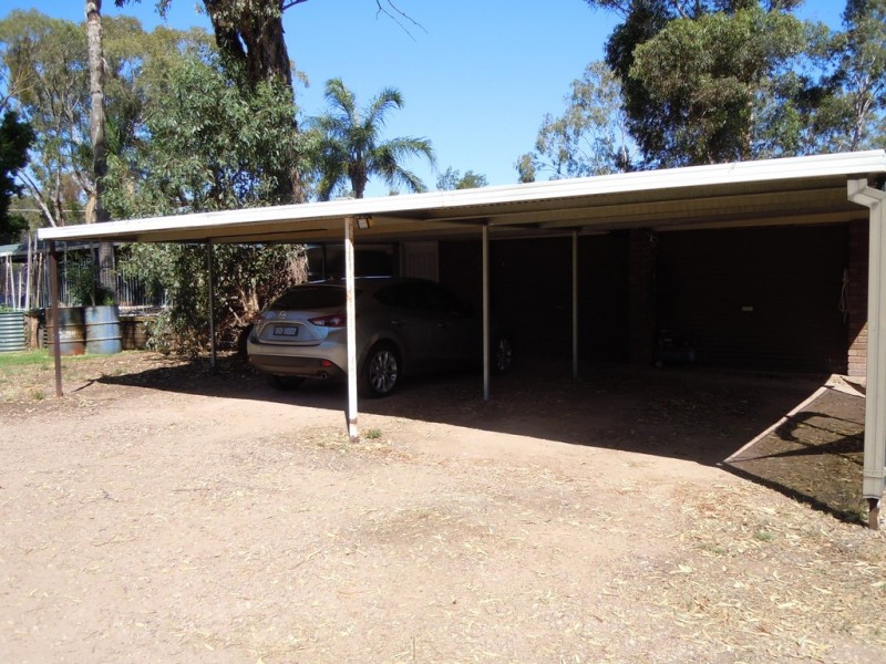4 Bells Road, Narrandera NSW 2700