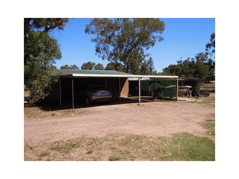 4 Bells Road, Narrandera NSW 2700