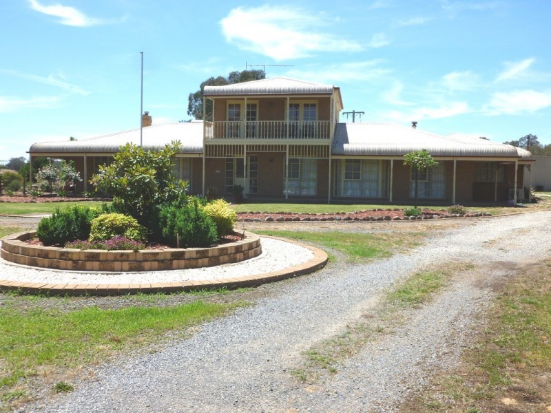 71 Forrest Lane, Chiltern VIC 3683