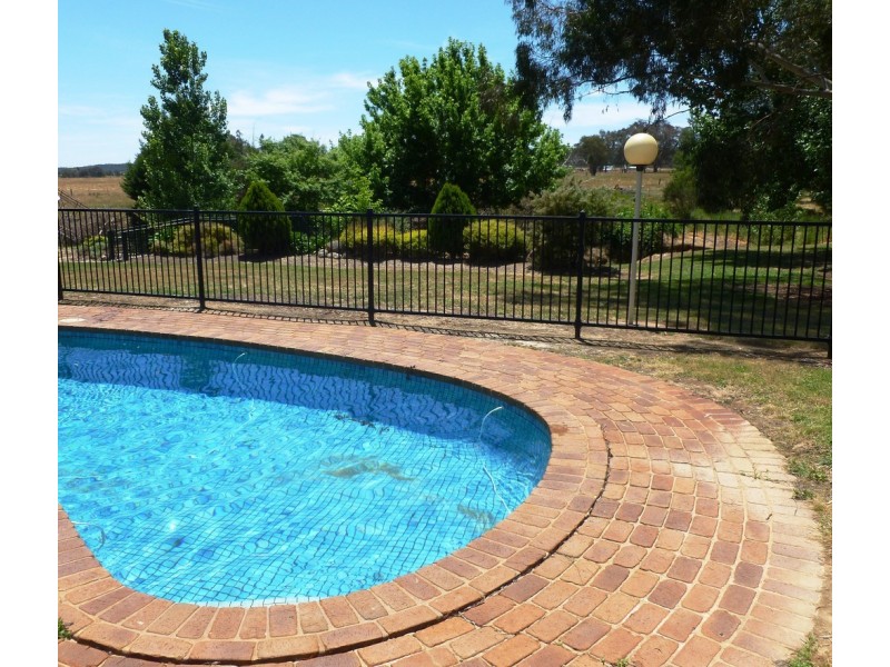 71 Forrest Lane, Chiltern VIC 3683