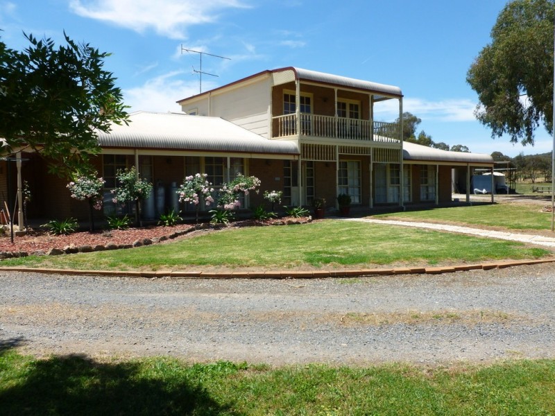 71 Forrest Lane, Chiltern VIC 3683