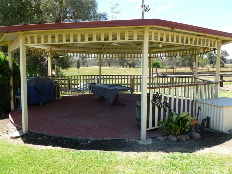 71 Forrest Lane, Chiltern VIC 3683