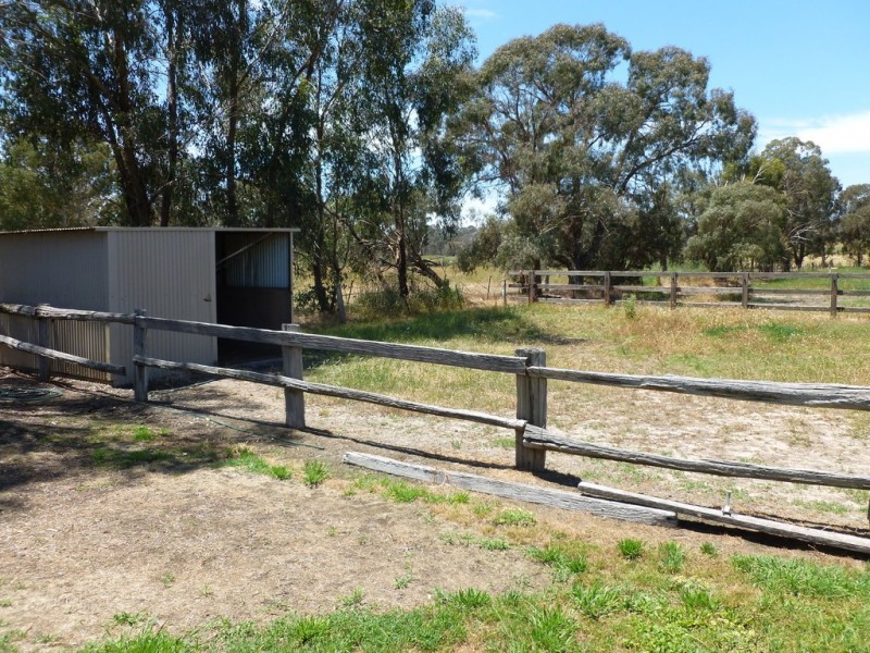 71 Forrest Lane, Chiltern VIC 3683