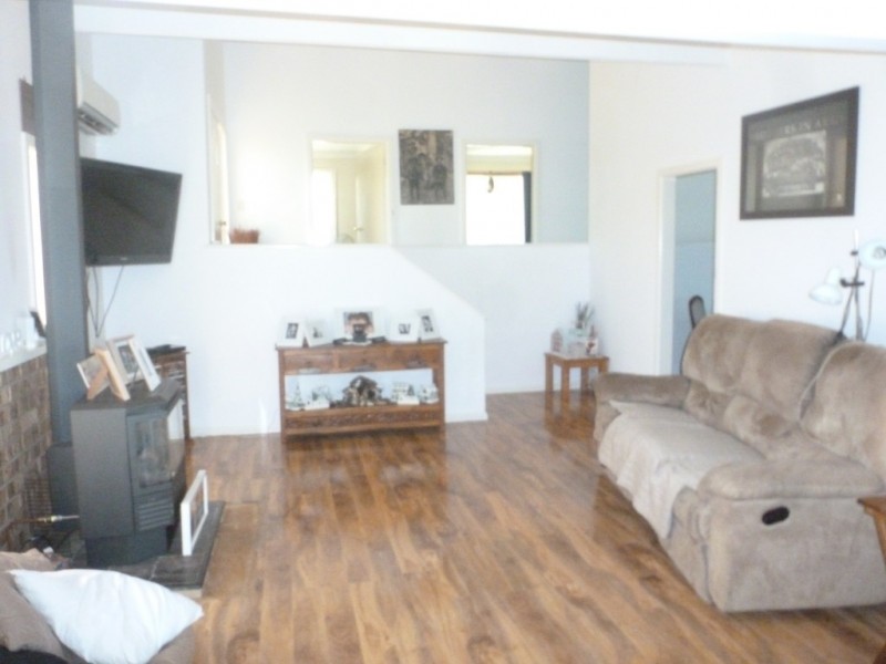 139 LONG STREET, Boorowa NSW 2586