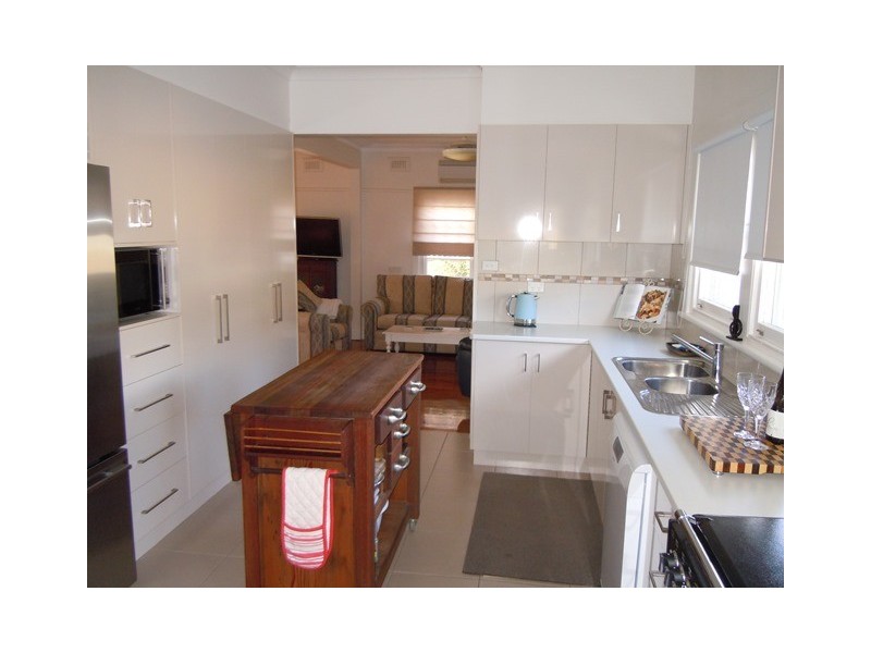 36 Riverine Street, Narrandera NSW 2700