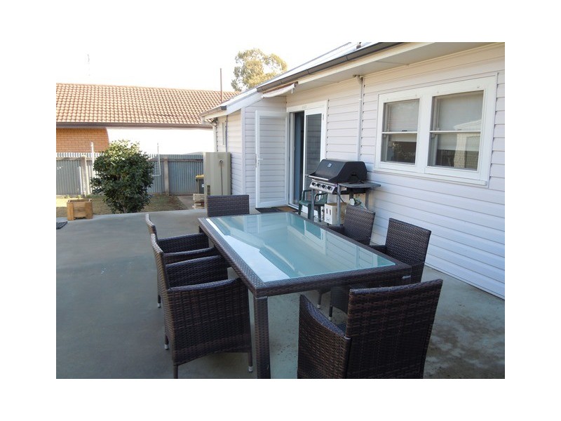 36 Riverine Street, Narrandera NSW 2700