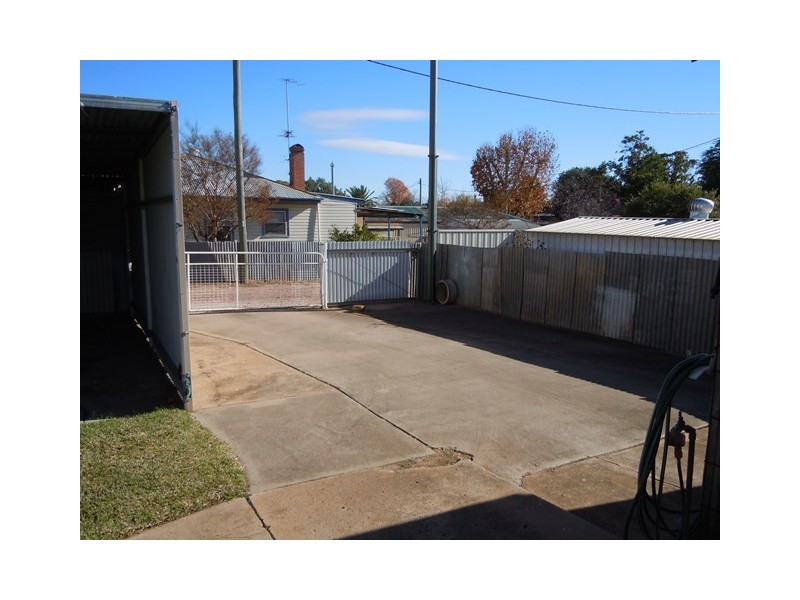 24 Argyle Street, Narrandera NSW 2700