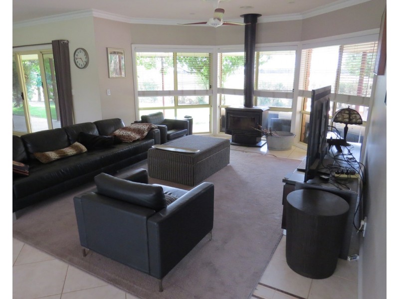 201 Four Post Road, Deniliquin NSW 2710