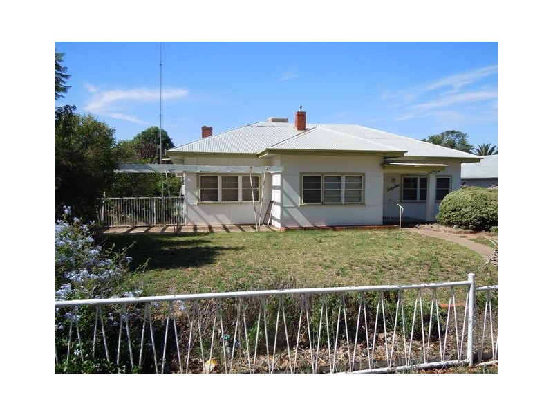 45 Riverine Street, Narrandera NSW 2700
