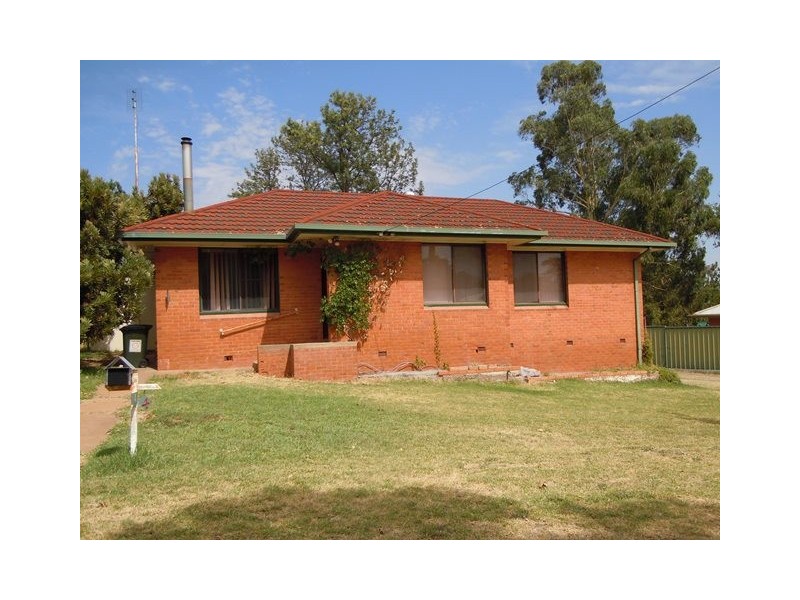 4 Midgeon Street, Narrandera NSW 2700
