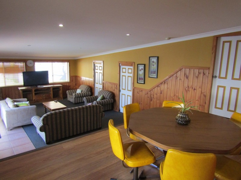 22 Peters Street, Narrandera NSW 2700