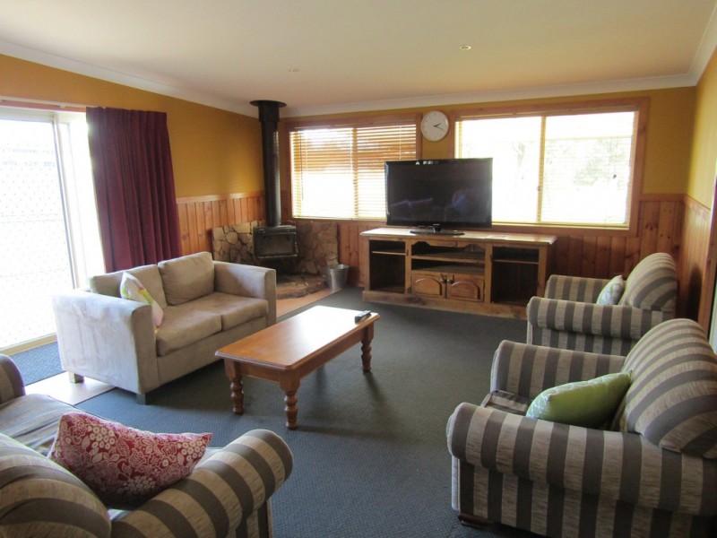 22 Peters Street, Narrandera NSW 2700