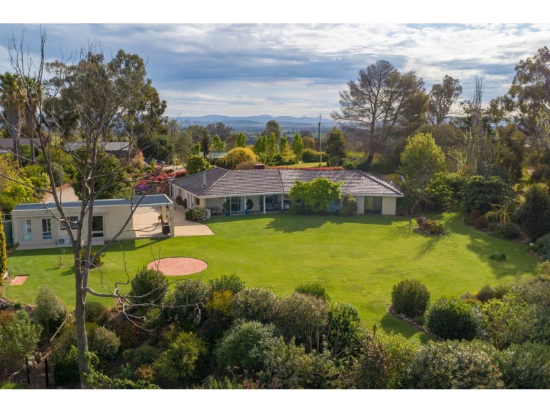 10 Hawksview Road, Wirlinga NSW 2640