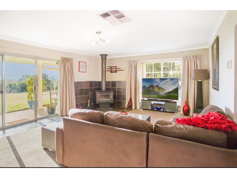 10 Hawksview Road, Wirlinga NSW 2640