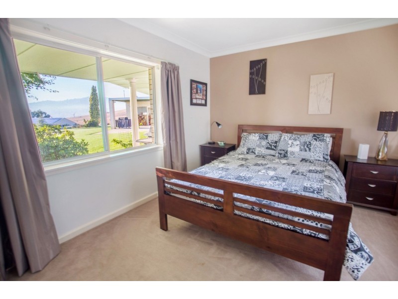 10 Hawksview Road, Wirlinga NSW 2640