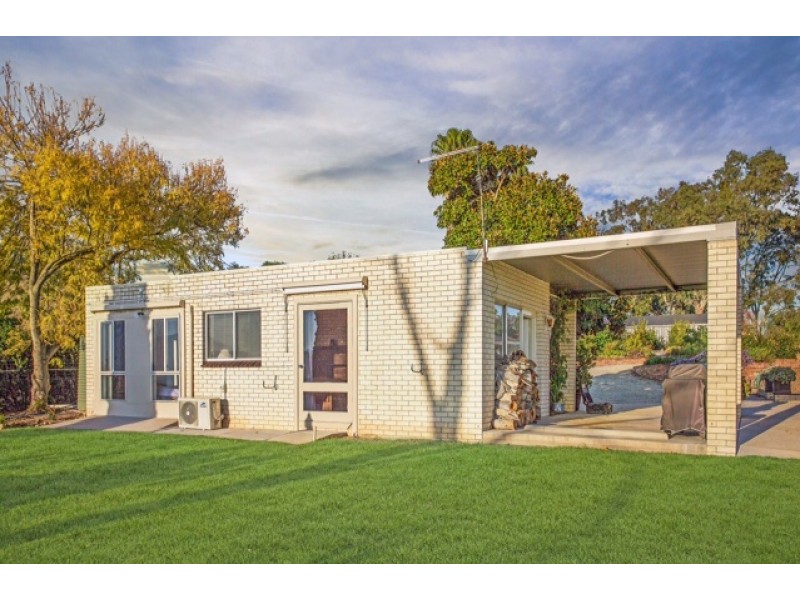 10 Hawksview Road, Wirlinga NSW 2640