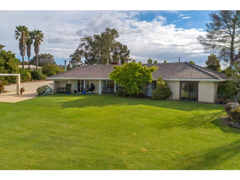 10 Hawksview Road, Wirlinga NSW 2640