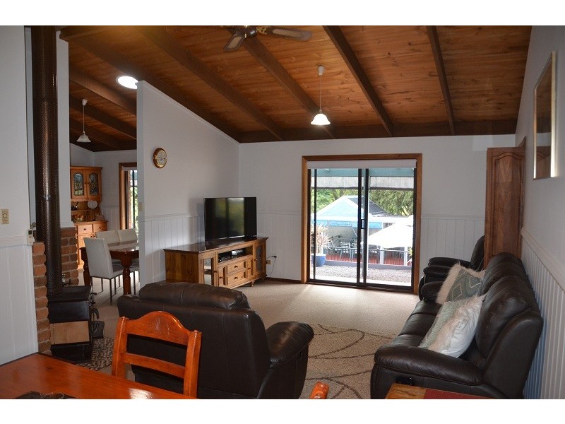 9 Cooper Street, Tawonga VIC 3697