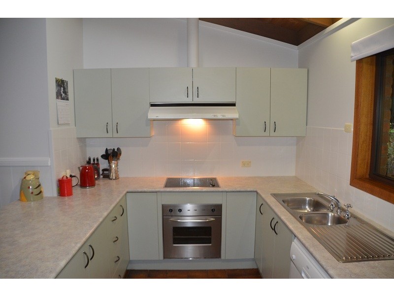 9 Cooper Street, Tawonga VIC 3697