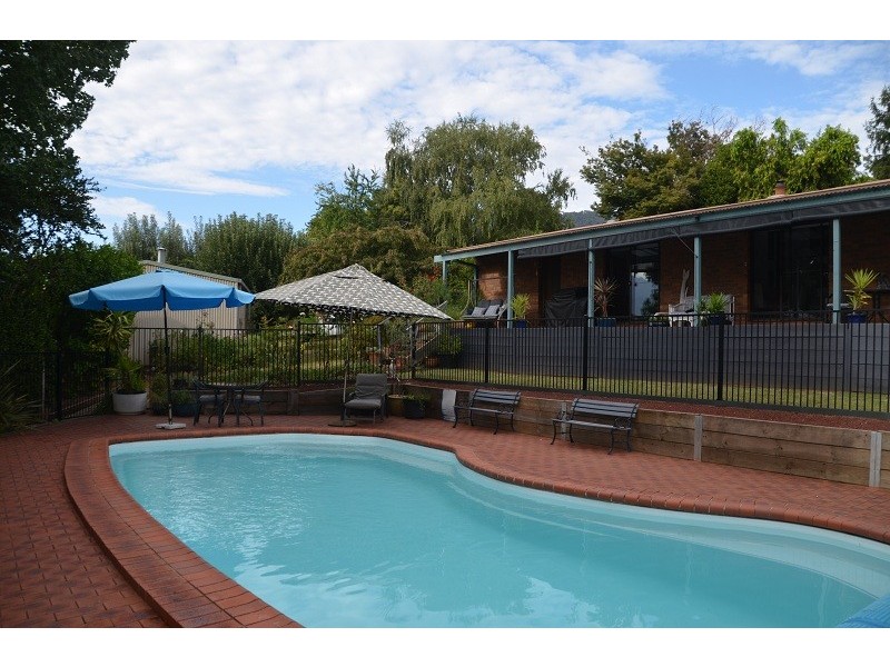 9 Cooper Street, Tawonga VIC 3697