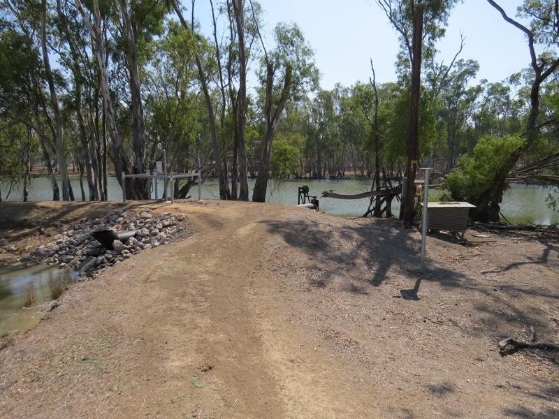 42 Calimo Road, Deniliquin NSW 2710