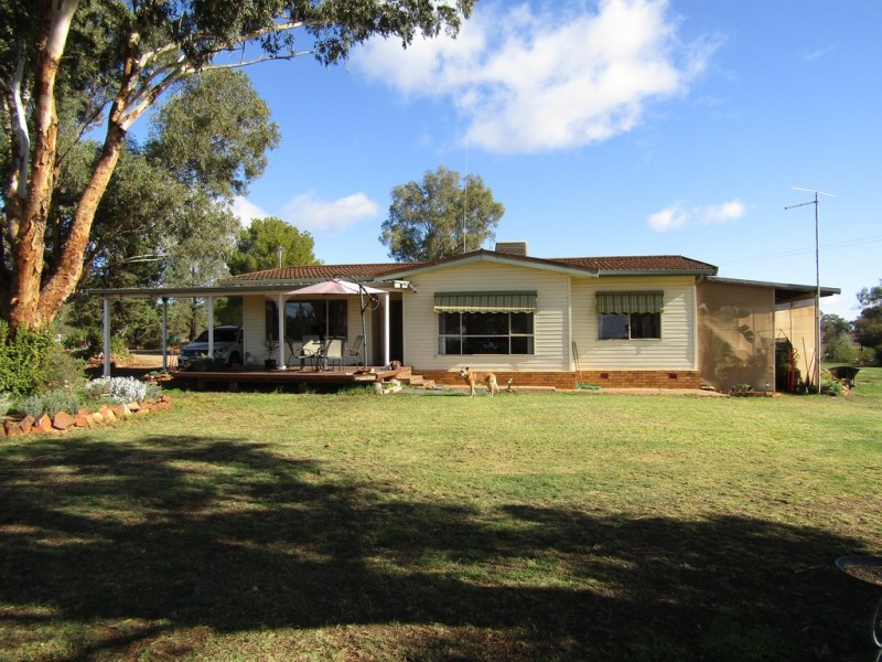 339 Pine Hill Road, Narrandera NSW 2700
