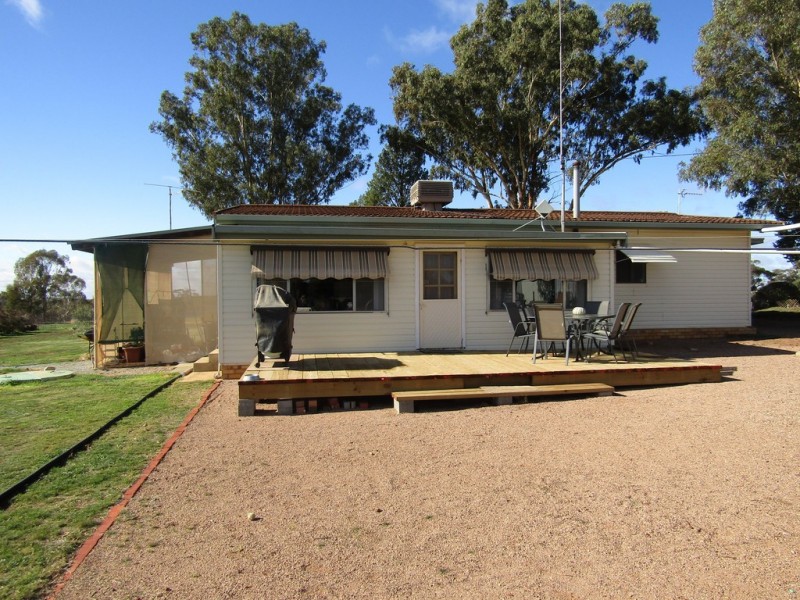 339 Pine Hill Road, Narrandera NSW 2700