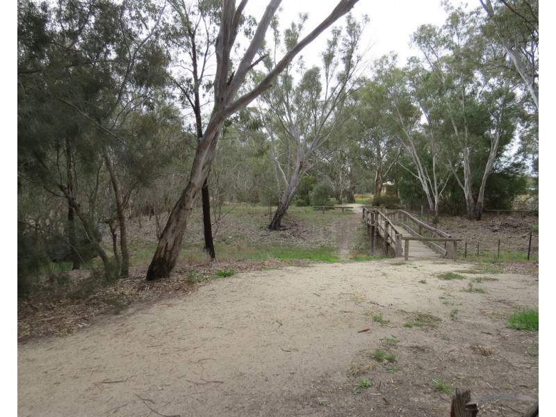 27 POWELL STREET, Jerilderie NSW 2716