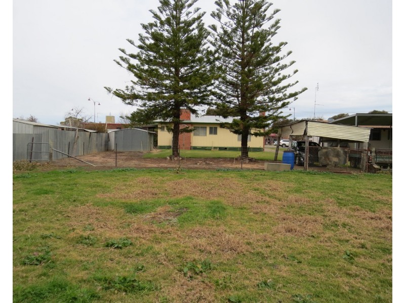 27 POWELL STREET, Jerilderie NSW 2716