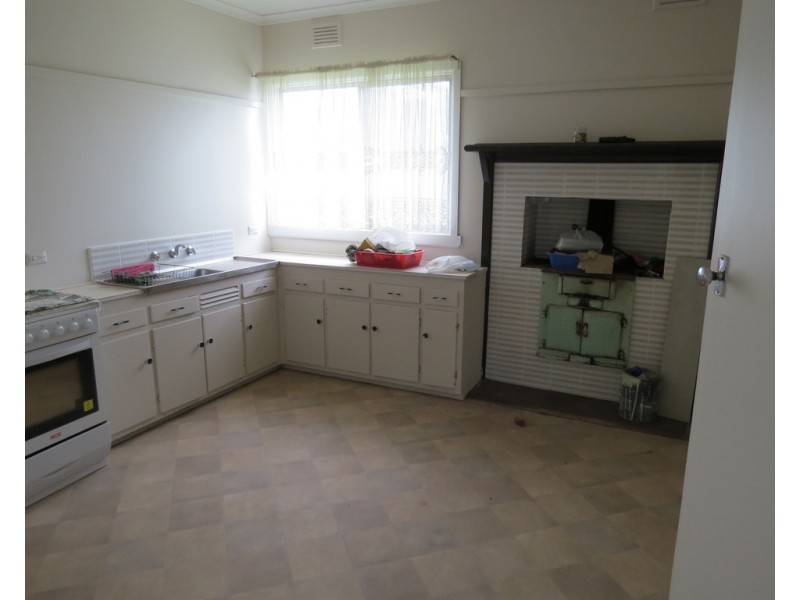 27 POWELL STREET, Jerilderie NSW 2716