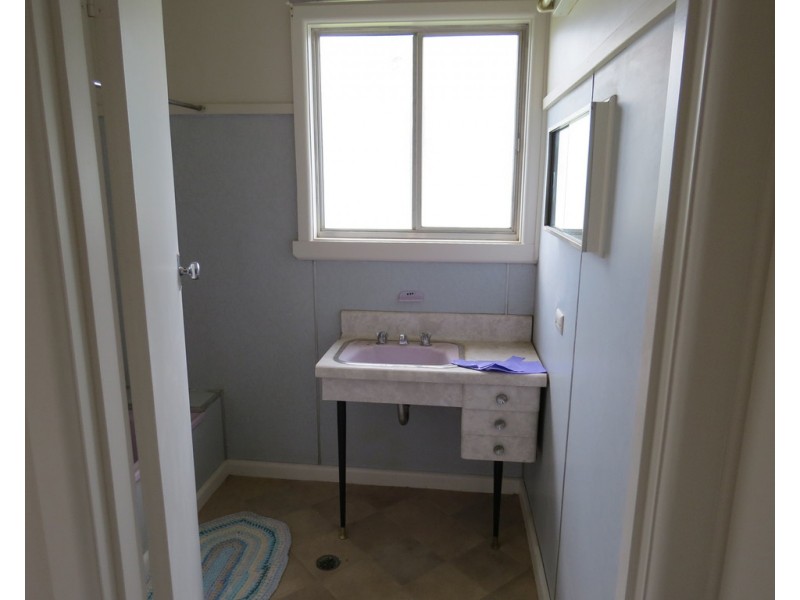 27 POWELL STREET, Jerilderie NSW 2716