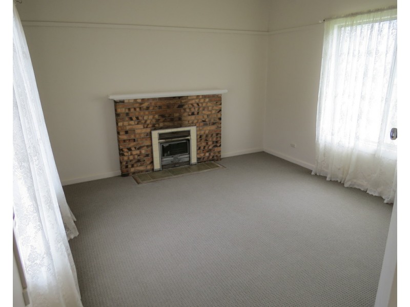 27 POWELL STREET, Jerilderie NSW 2716