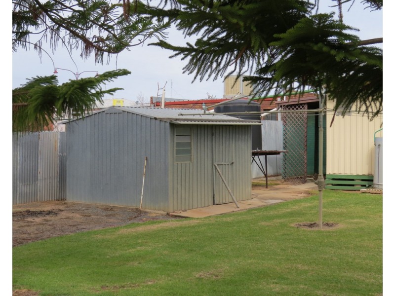 27 POWELL STREET, Jerilderie NSW 2716