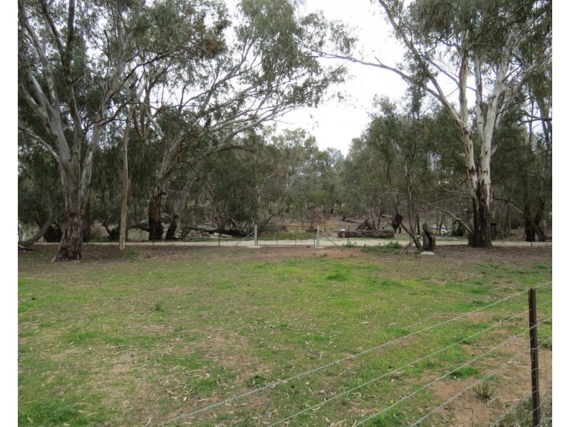 27 POWELL STREET, Jerilderie NSW 2716