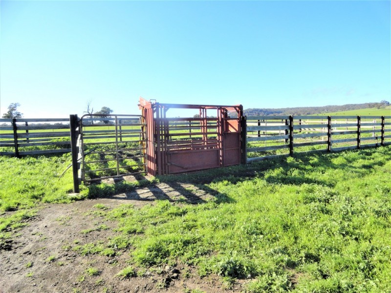 SPRING LAWN, GAYFER ROAD, Chiltern VIC 3683