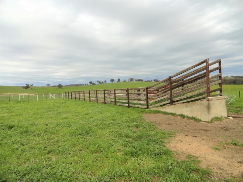 SPRING LAWN, GAYFER ROAD, Chiltern VIC 3683