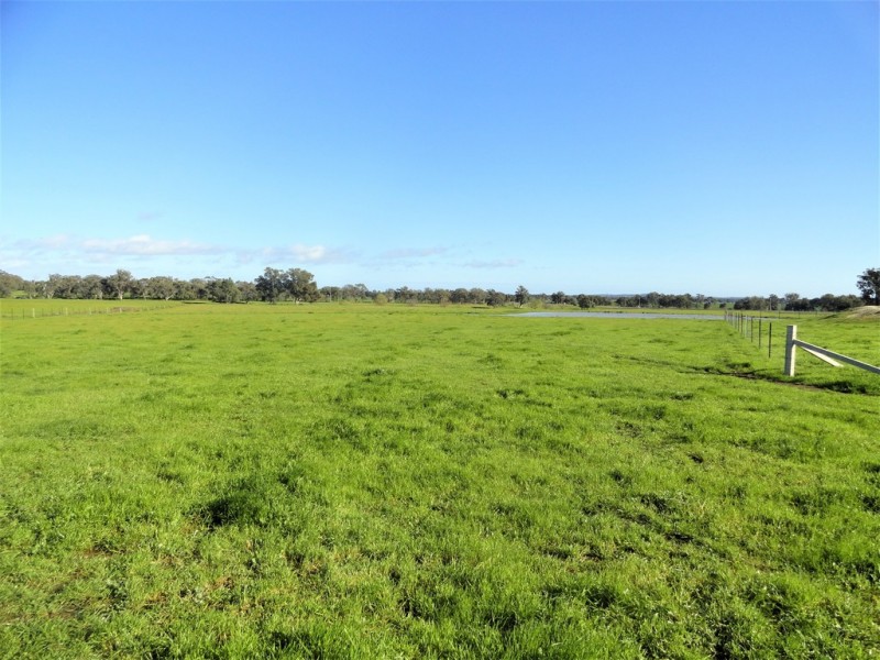 SPRING LAWN, GAYFER ROAD, Chiltern VIC 3683