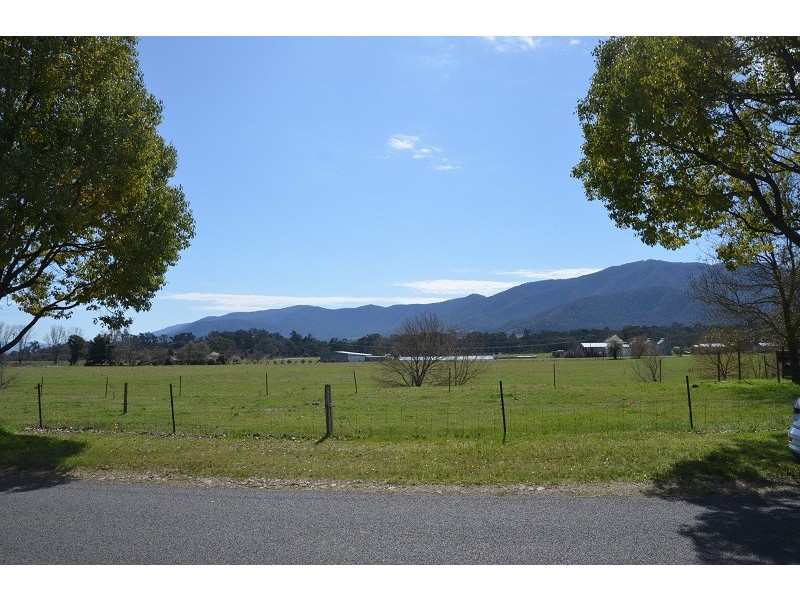 32 Valley Avenue, Mount Beauty VIC 3699