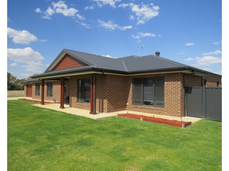 8 ARGOON AVENUE, Jerilderie NSW 2716