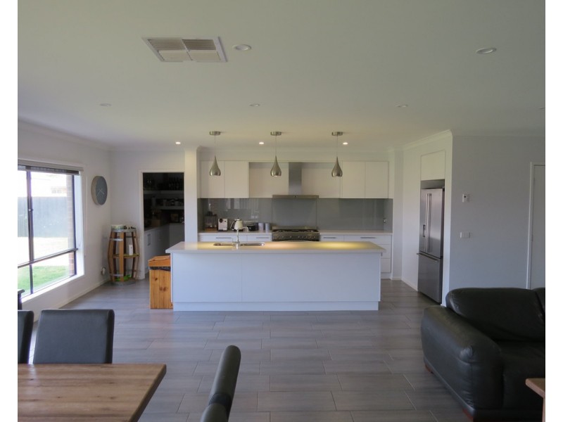 8 ARGOON AVENUE, Jerilderie NSW 2716