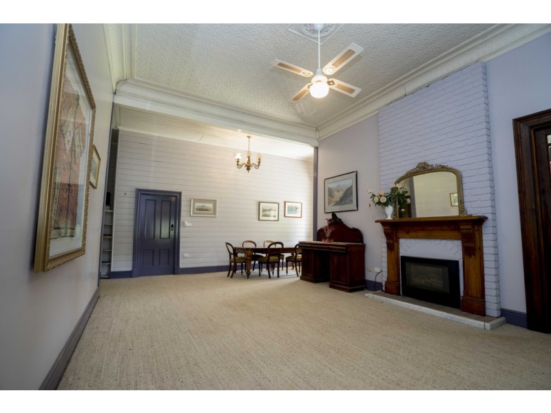 2 WEIR PARK ROAD, Narrandera NSW 2700