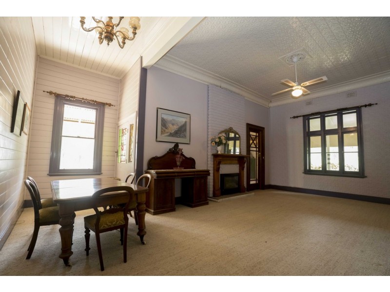 2 WEIR PARK ROAD, Narrandera NSW 2700