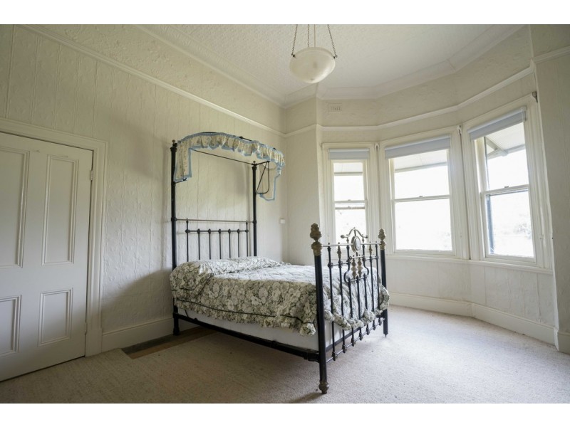 2 WEIR PARK ROAD, Narrandera NSW 2700