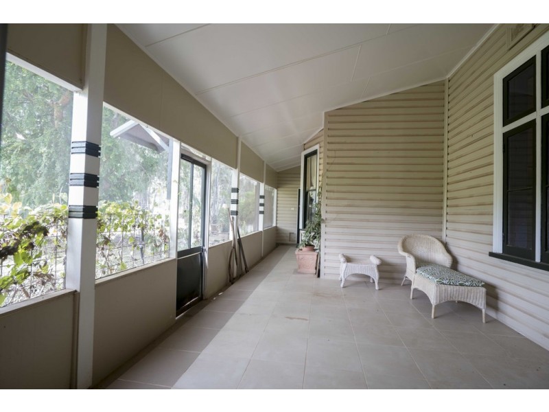 2 WEIR PARK ROAD, Narrandera NSW 2700