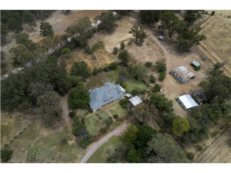 2 WEIR PARK ROAD, Narrandera NSW 2700