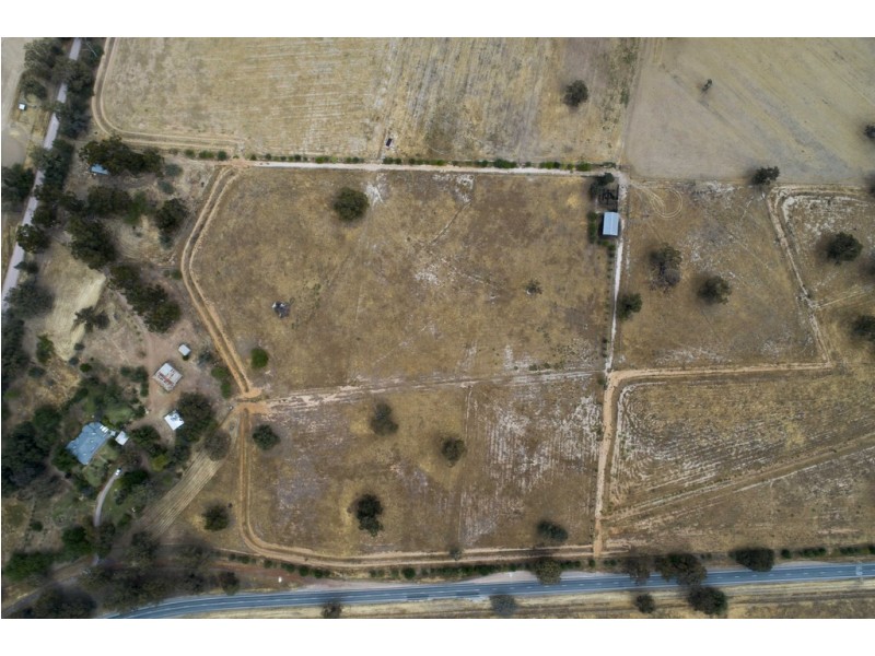 2 WEIR PARK ROAD, Narrandera NSW 2700