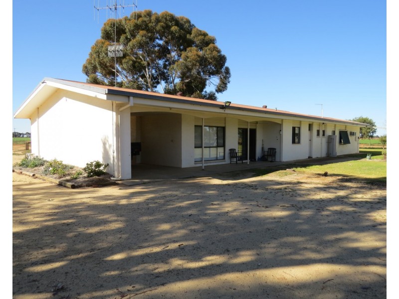 113 Tocumwal Road, Deniliquin NSW 2710