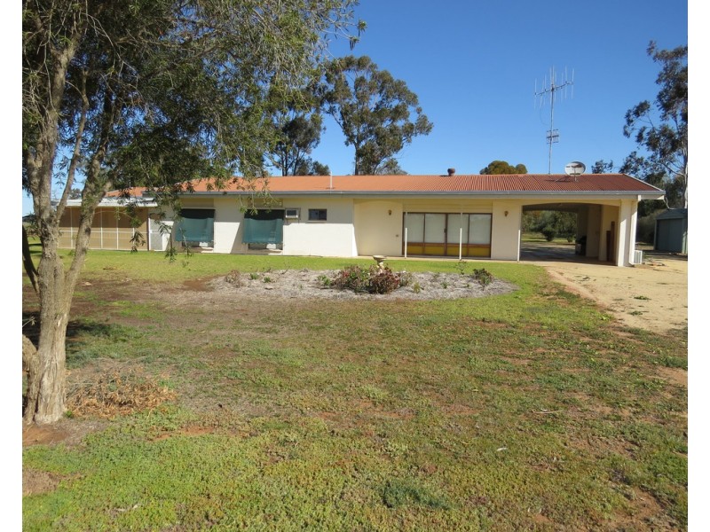113 Tocumwal Road, Deniliquin NSW 2710