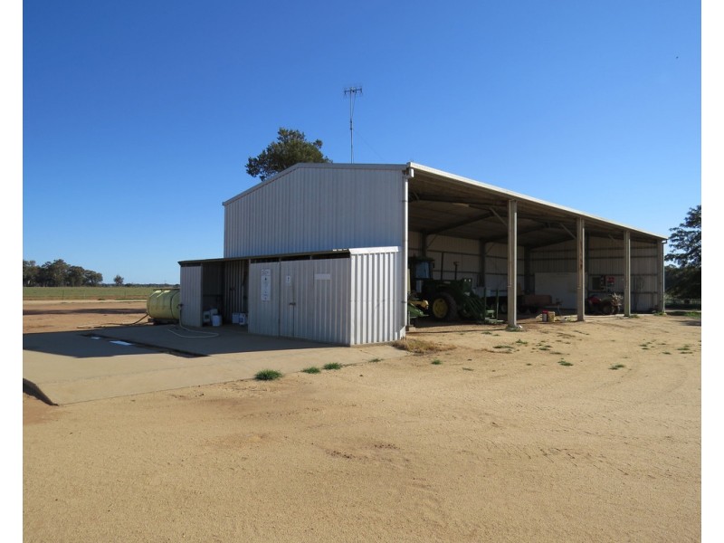113 Tocumwal Road, Deniliquin NSW 2710